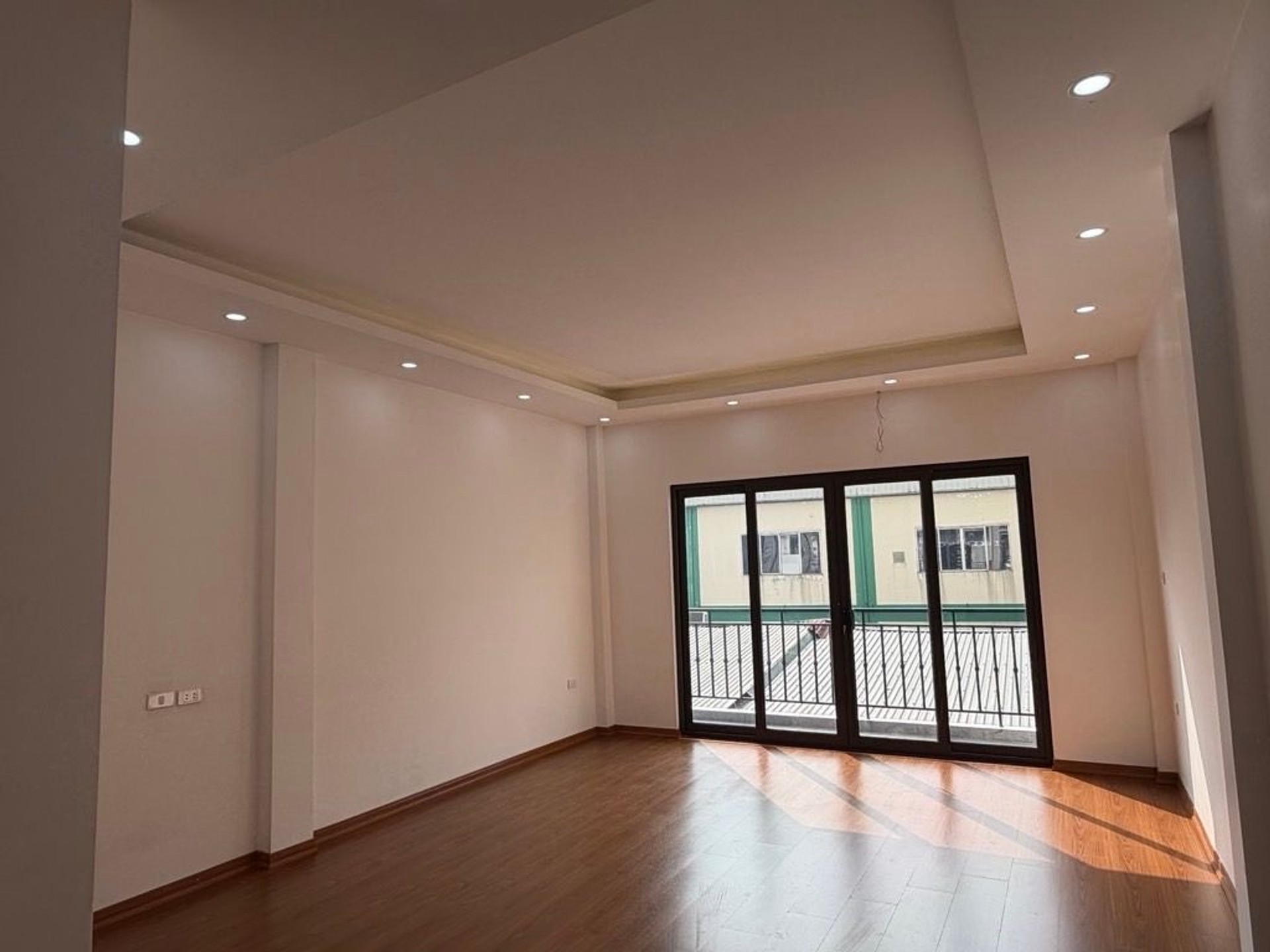 Bán nhà Ngọc Hồi - diện tích 50m2 6 tầng - Ô TÔ - giá 18,1 tỷ