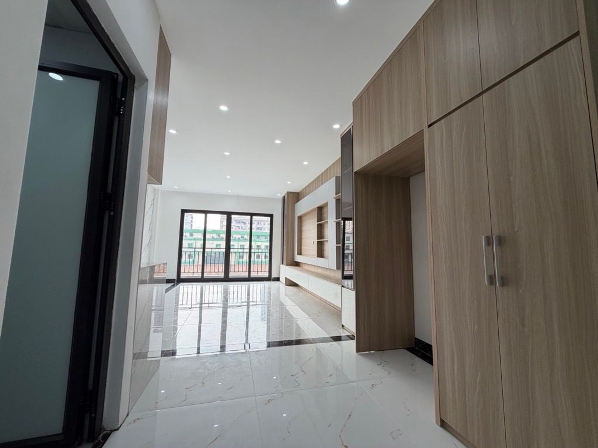 Bán nhà Ngọc Hồi - diện tích 50m2 6 tầng - Ô TÔ - giá 18,1 tỷ