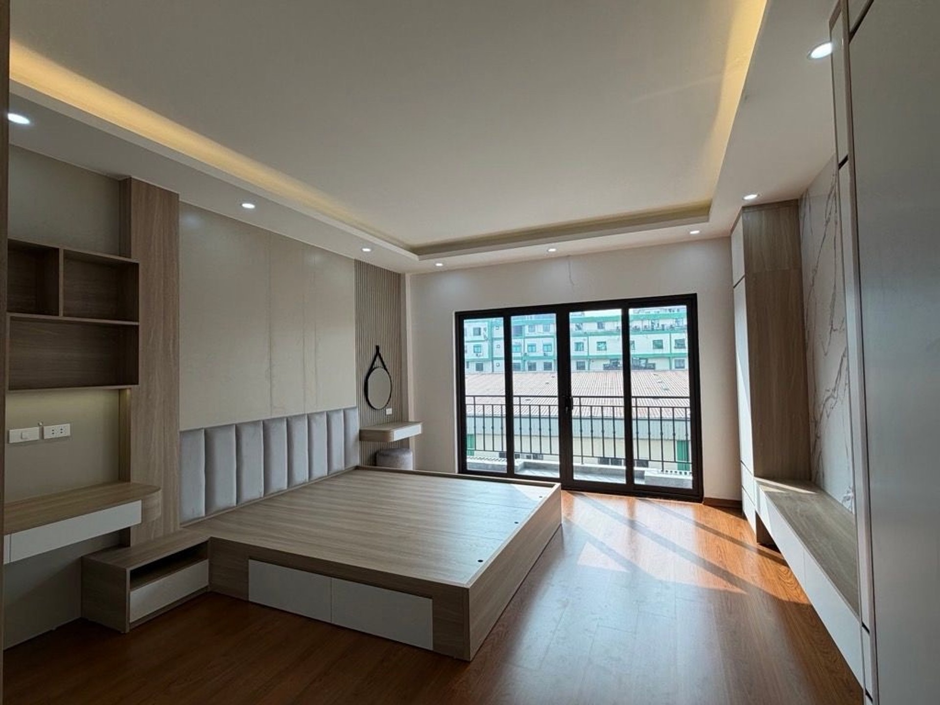 Bán nhà Ngọc Hồi - diện tích 50m2 6 tầng - Ô TÔ - giá 18,1 tỷ