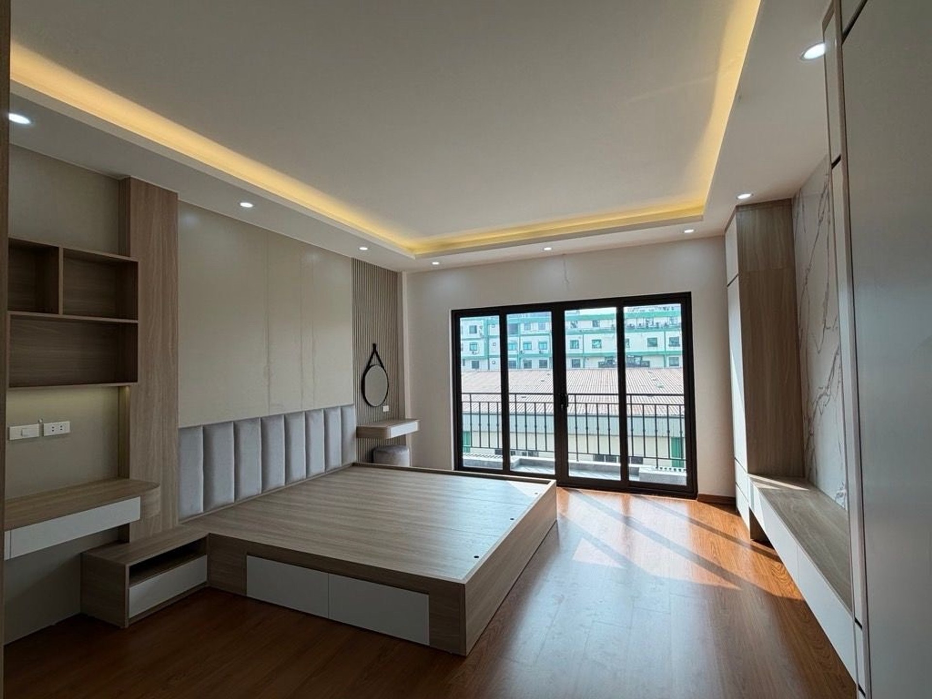 Bán nhà Ngọc Hồi - diện tích 50m2 6 tầng - Ô TÔ - giá 18,1 tỷ