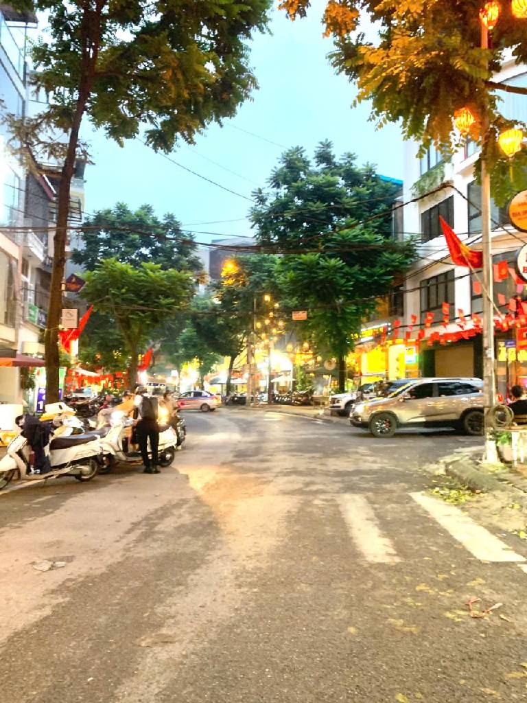 Bán nhà Đường Bưởi - diện tích 105m2 7 tầng - nhà 2 sổ 1 chủ - giá 26,5 tỷ