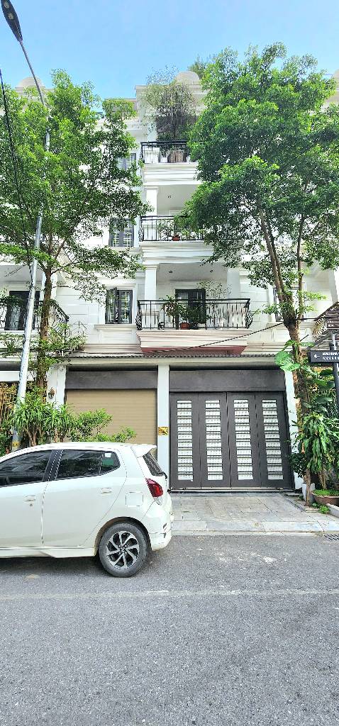 Bán nhà Ngõ 2 ô tô tránh - diện tích 116m2 5 tầng - Đẹp không tì vết - giá 37 tỷ