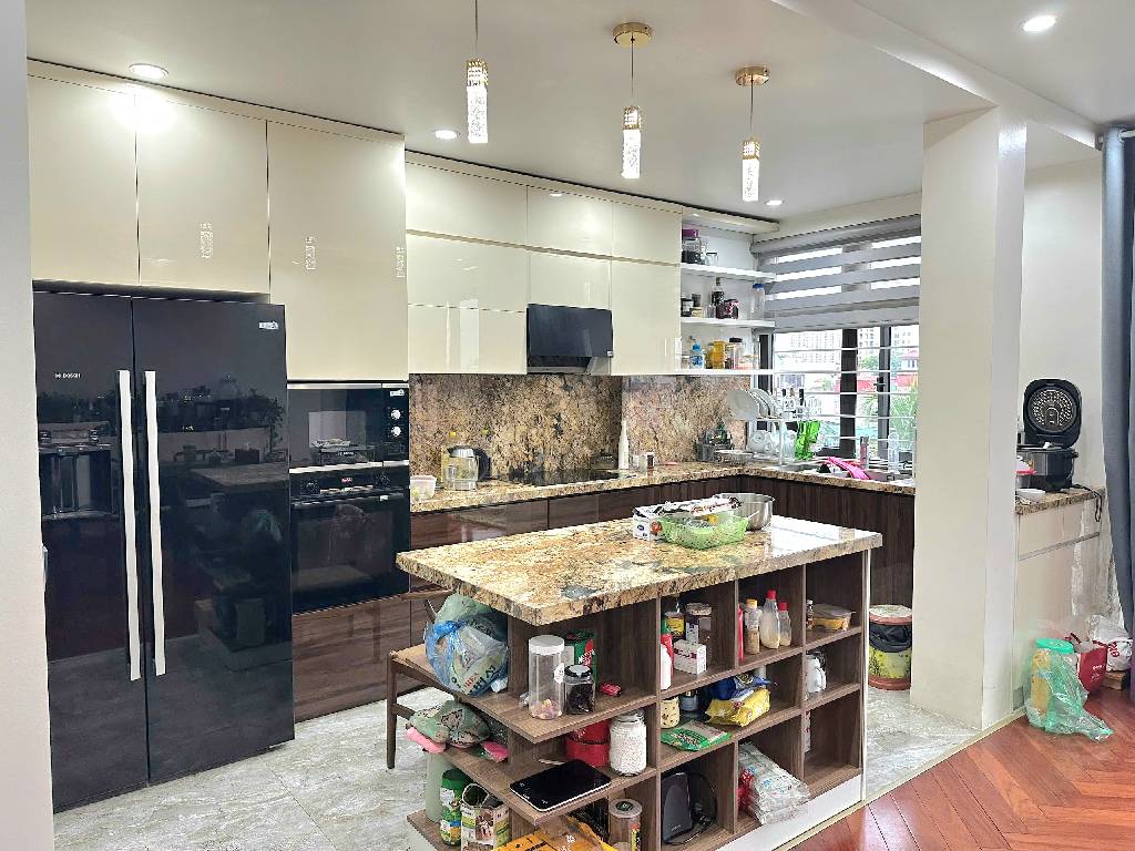 Bán nhà Ngõ 2 ô tô tránh - diện tích 116m2 5 tầng - Đẹp không tì vết - giá 37 tỷ