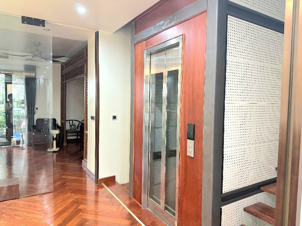 Bán nhà Ngõ 2 ô tô tránh - diện tích 116m2 5 tầng - Đẹp không tì vết - giá 37 tỷ