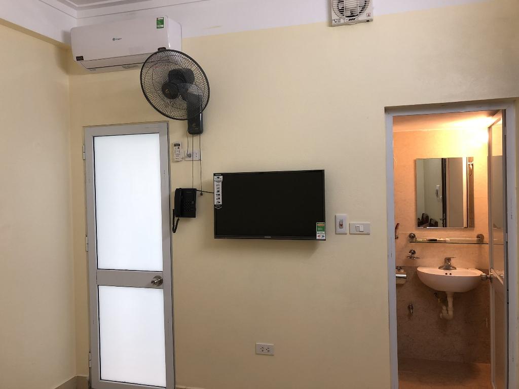 Bán nhà Vạn Kiếp - diện tích 216m2 6 tầng - Ô tô vào trong nhà - giá 38 tỷ