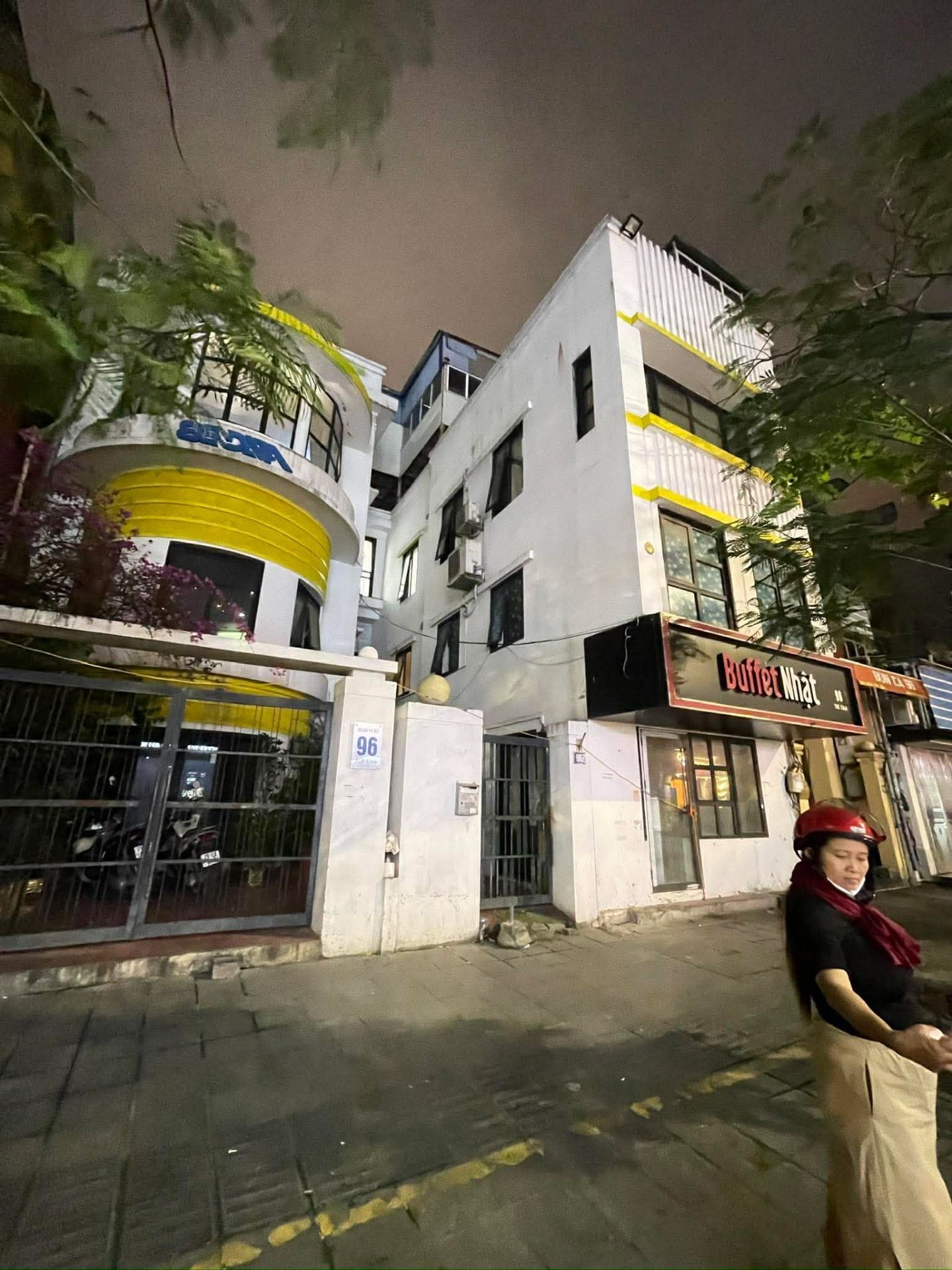 Bán nhà Tuệ Tĩnh - diện tích 320m2 4 tầng - Lô góc 3 mặt thoáng - giá 395 tỷ