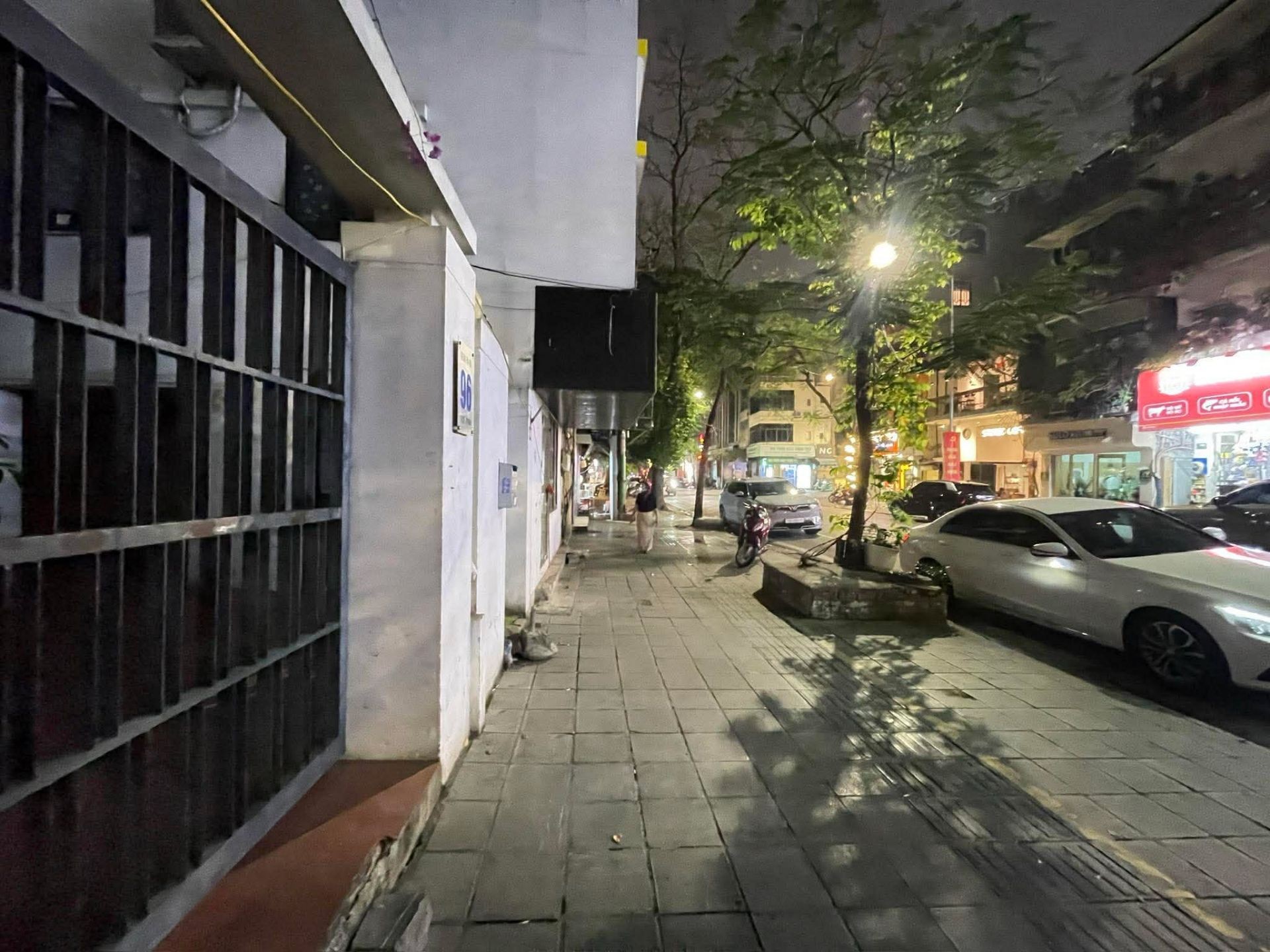 Bán nhà Tuệ Tĩnh - diện tích 320m2 4 tầng - Lô góc 3 mặt thoáng - giá 395 tỷ