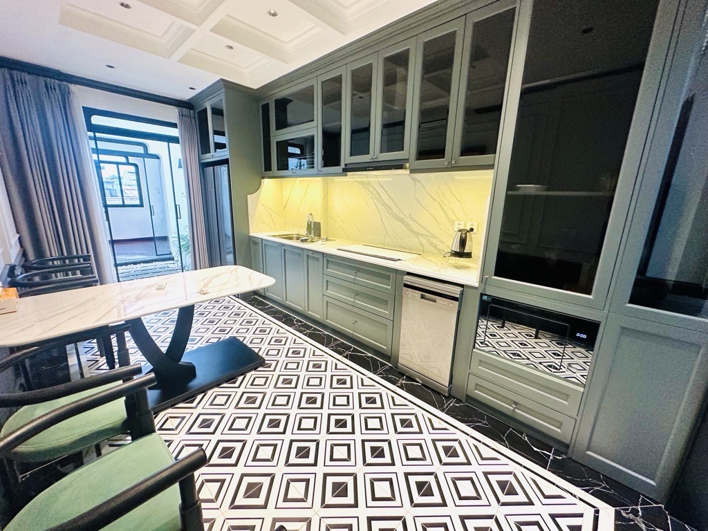 Bán nhà Thịnh Liệt - diện tích 48m2 5 tầng - ô tô đỗ cửa - giá 14 tỷ