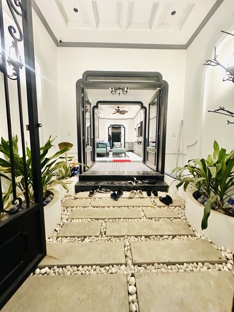 Bán nhà Thịnh Liệt - diện tích 48m2 5 tầng - ô tô đỗ cửa - giá 14 tỷ