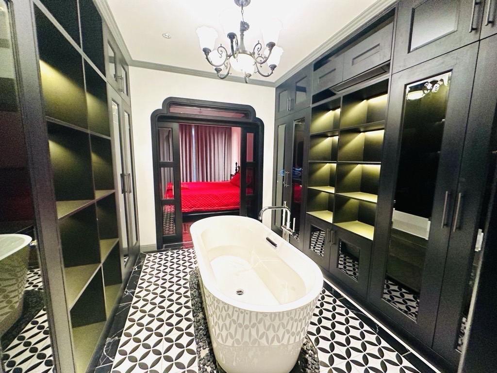 Bán nhà Thịnh Liệt - diện tích 48m2 5 tầng - ô tô đỗ cửa - giá 14 tỷ