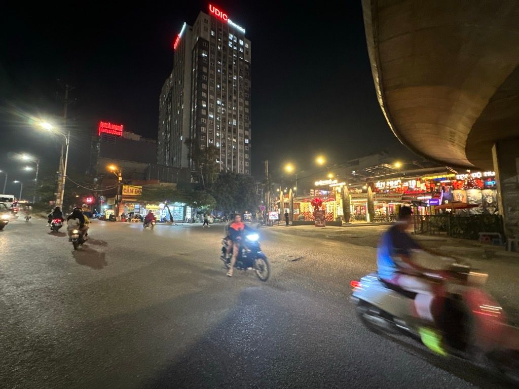 Bán nhà Nguyễn Khoái - diện tích 32m2 4 tầng - Mặt phố, gần ĐH Kinh Doanh - giá 8,75 tỷ