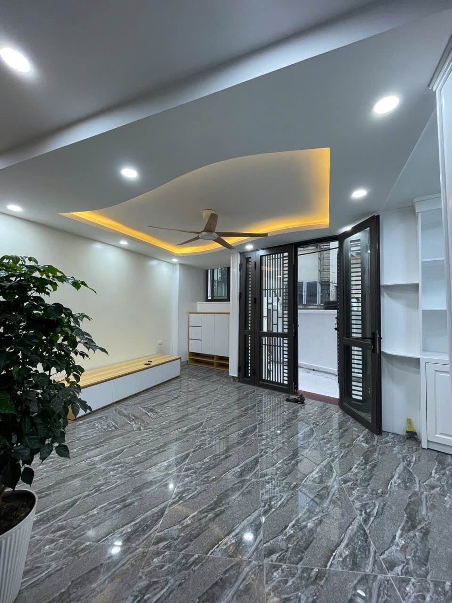 Bán nhà Lĩnh Nam - diện tích 30m2 6 tầng - mặt tiền 6,8m - giá 7,99 tỷ