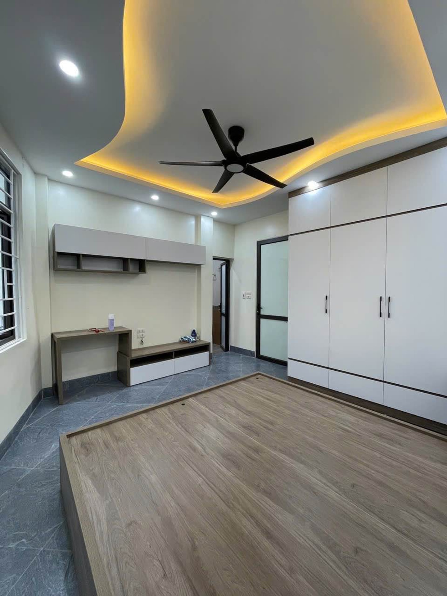 Bán nhà Lĩnh Nam - diện tích 30m2 6 tầng - mặt tiền 6,8m - giá 7,99 tỷ