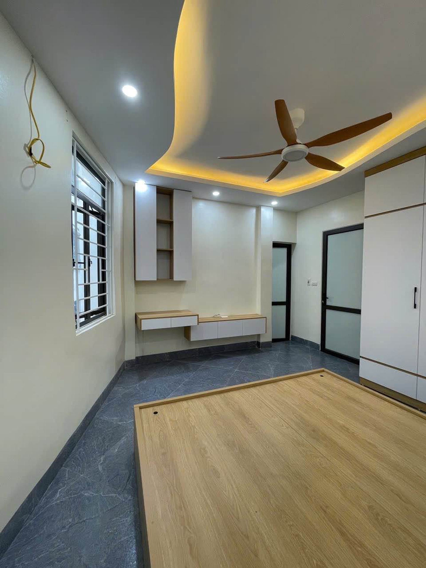 Bán nhà Lĩnh Nam - diện tích 30m2 6 tầng - mặt tiền 6,8m - giá 7,99 tỷ
