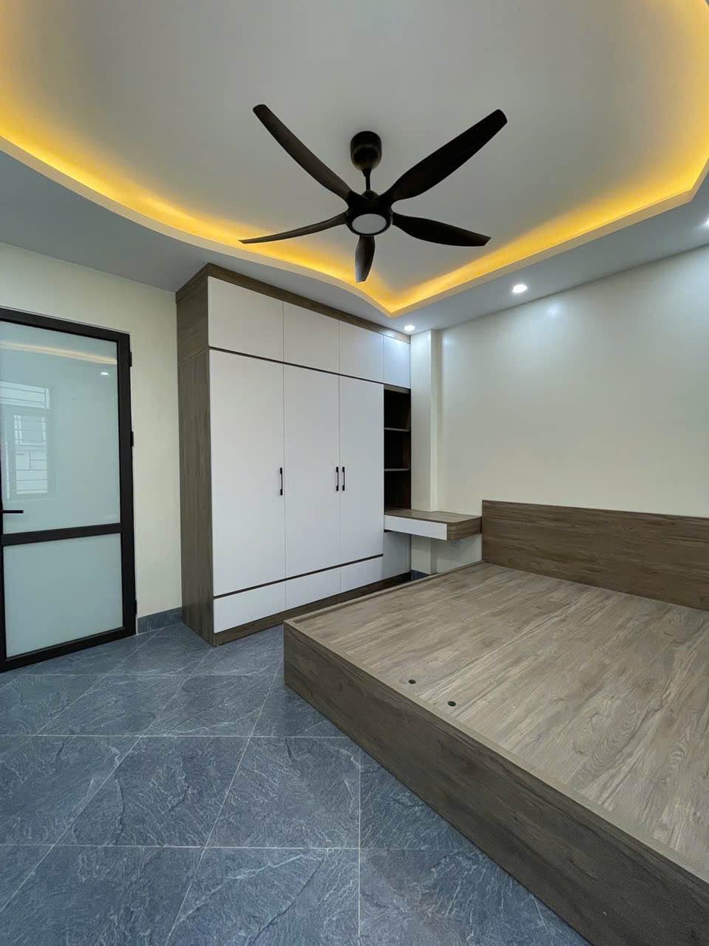 Bán nhà Lĩnh Nam - diện tích 30m2 6 tầng - mặt tiền 6,8m - giá 7,99 tỷ