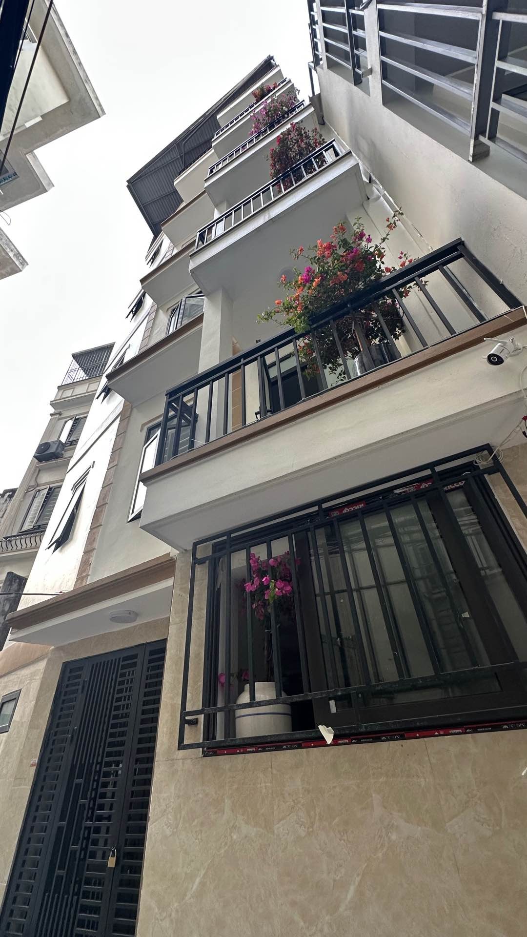 Bán nhà Lĩnh Nam - diện tích 30m2 6 tầng - mặt tiền 6,8m - giá 7,99 tỷ