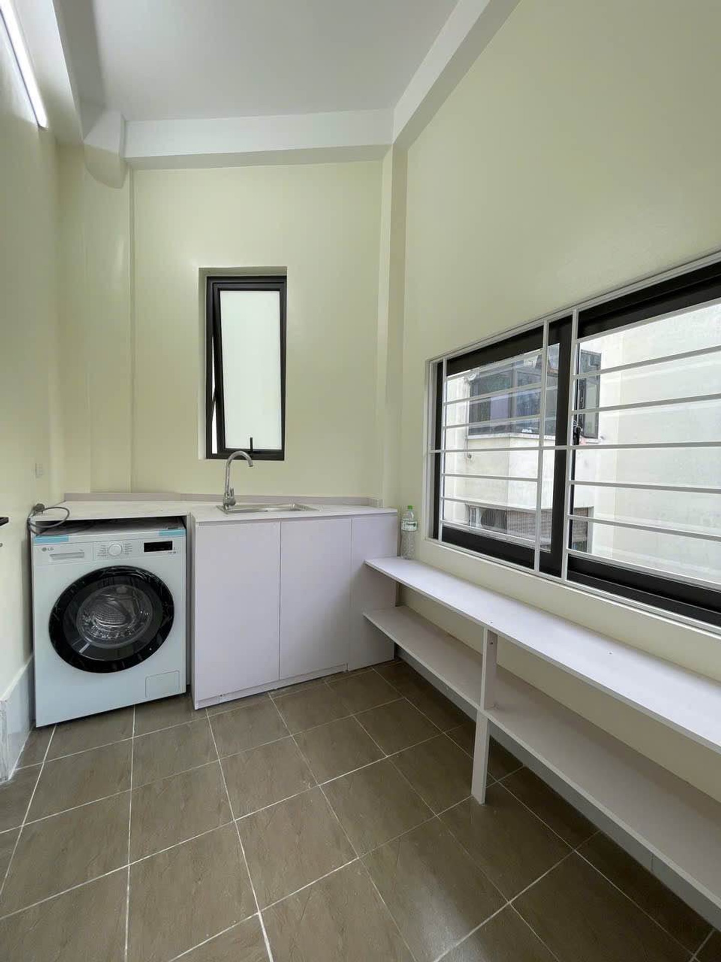 Bán nhà Lĩnh Nam - diện tích 30m2 6 tầng - mặt tiền 6,8m - giá 7,99 tỷ