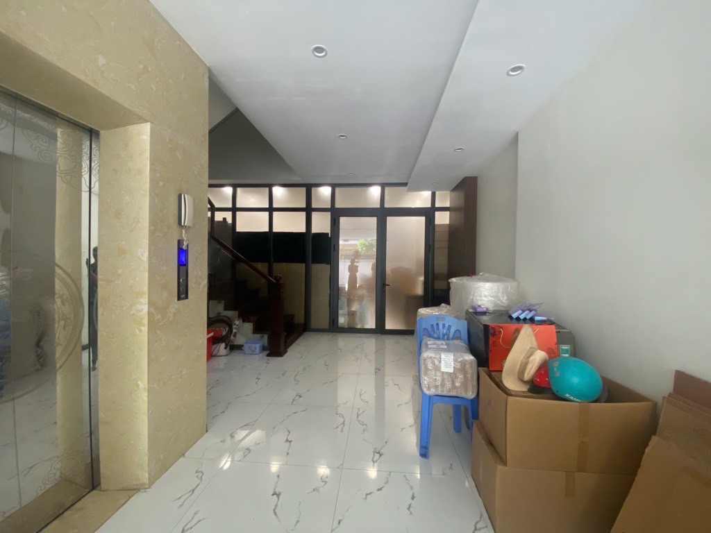 Bán nhà Tổng cục V Bộ Công An - diện tích 100m2 6 tầng - Ô TÔ TRÁNH - giá 35 tỷ