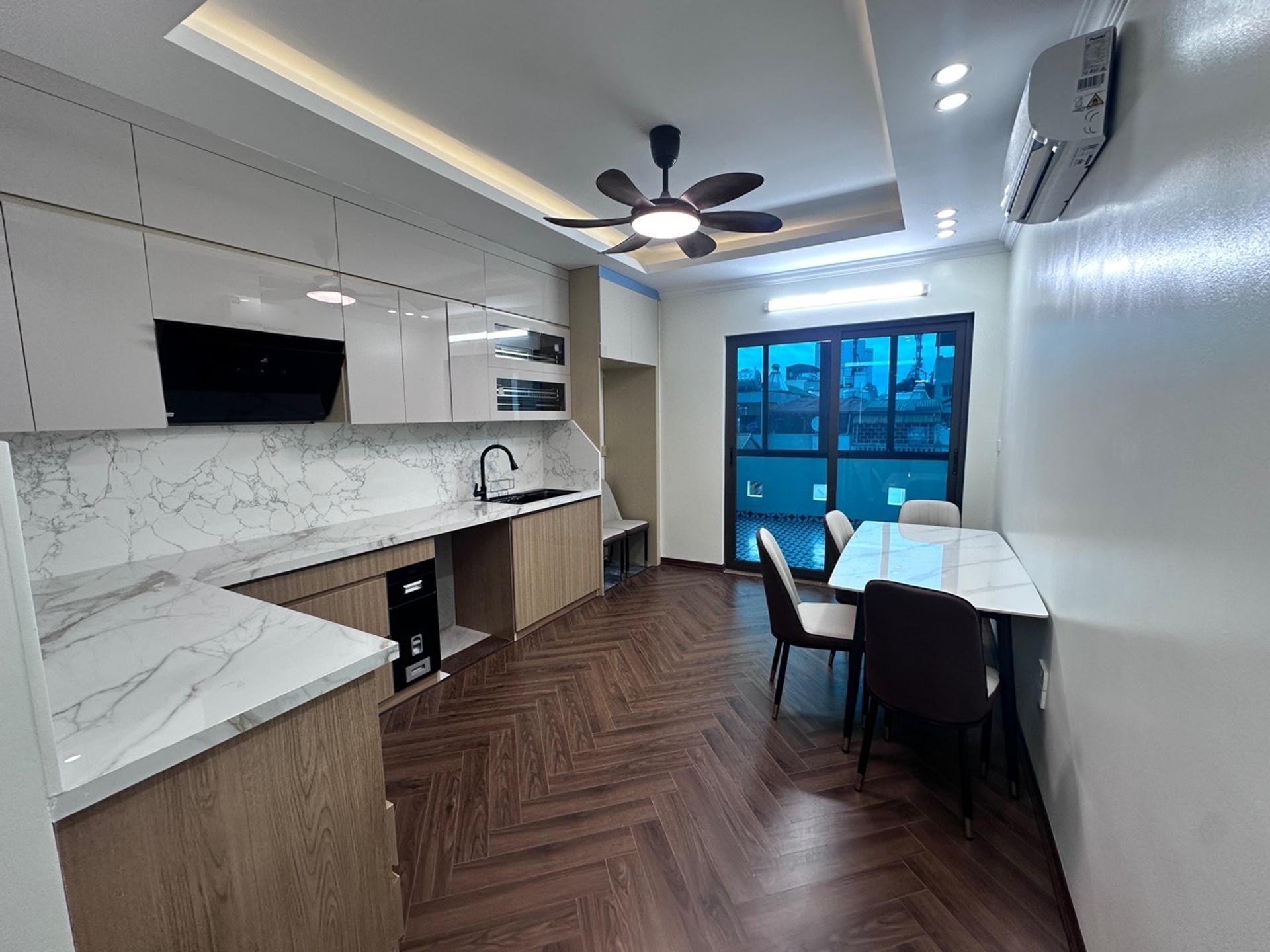 Bán nhà Lương Yên - diện tích 55m2 6 tầng - thang máy, full nội thất - giá 15,5 tỷ