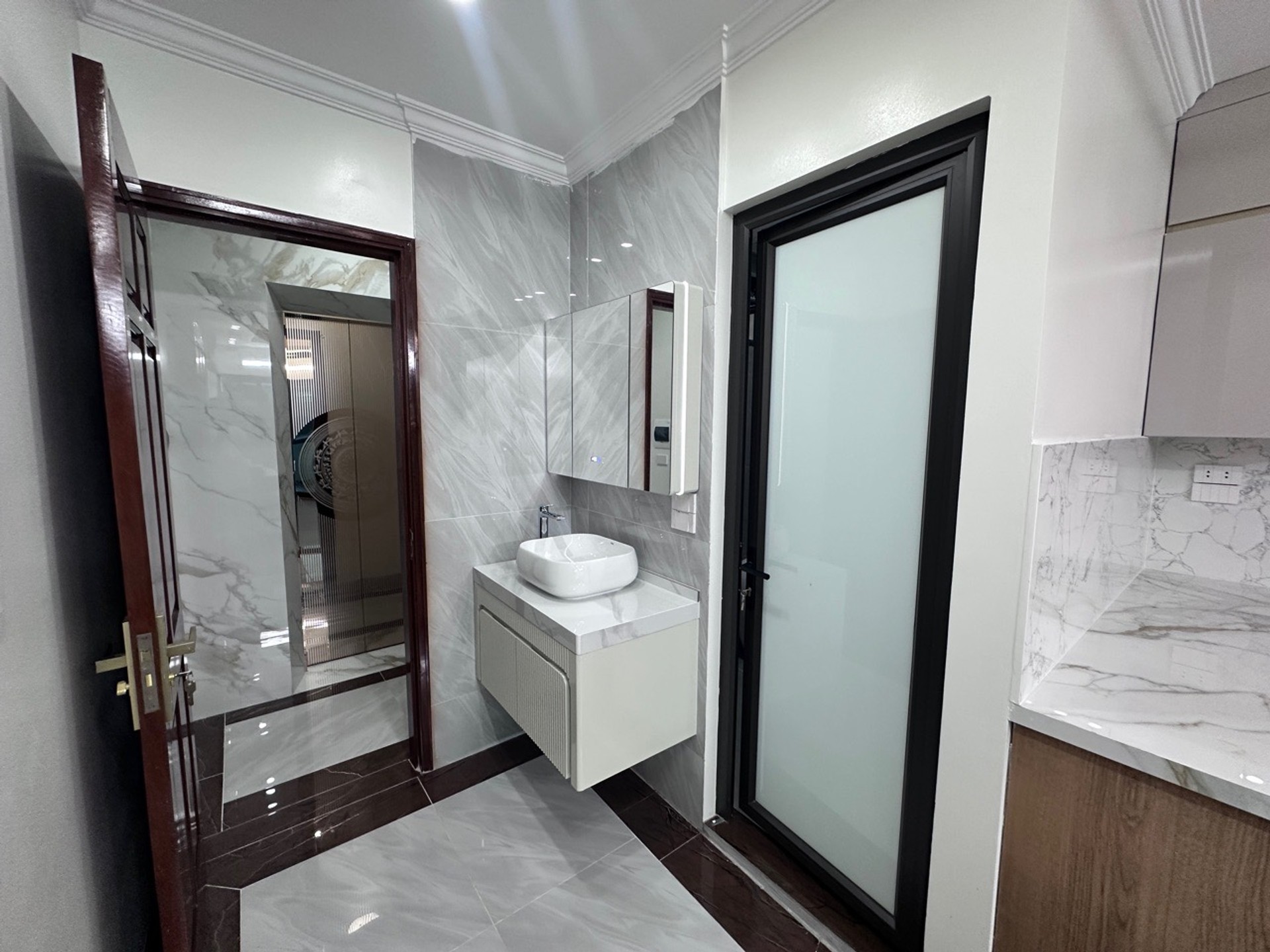 Bán nhà Lương Yên - diện tích 55m2 6 tầng - thang máy, full nội thất - giá 15,5 tỷ