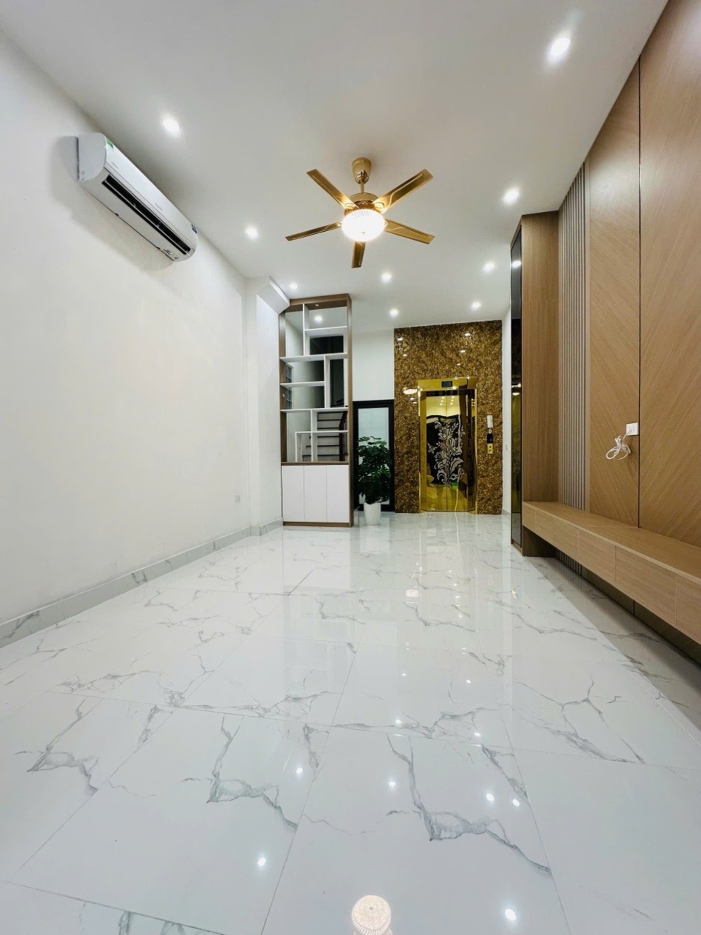 Bán nhà Đặng Xuân Bảng - diện tích 40m2 6 tầng - Lô góc, thang máy - giá 12,2 tỷ