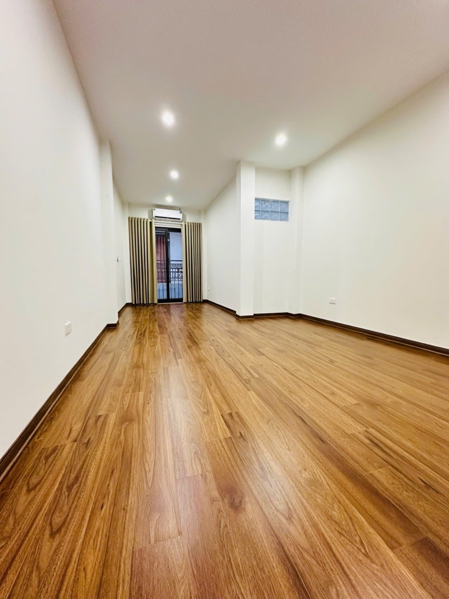 Bán nhà Đặng Xuân Bảng - diện tích 40m2 6 tầng - Lô góc, thang máy - giá 12,2 tỷ