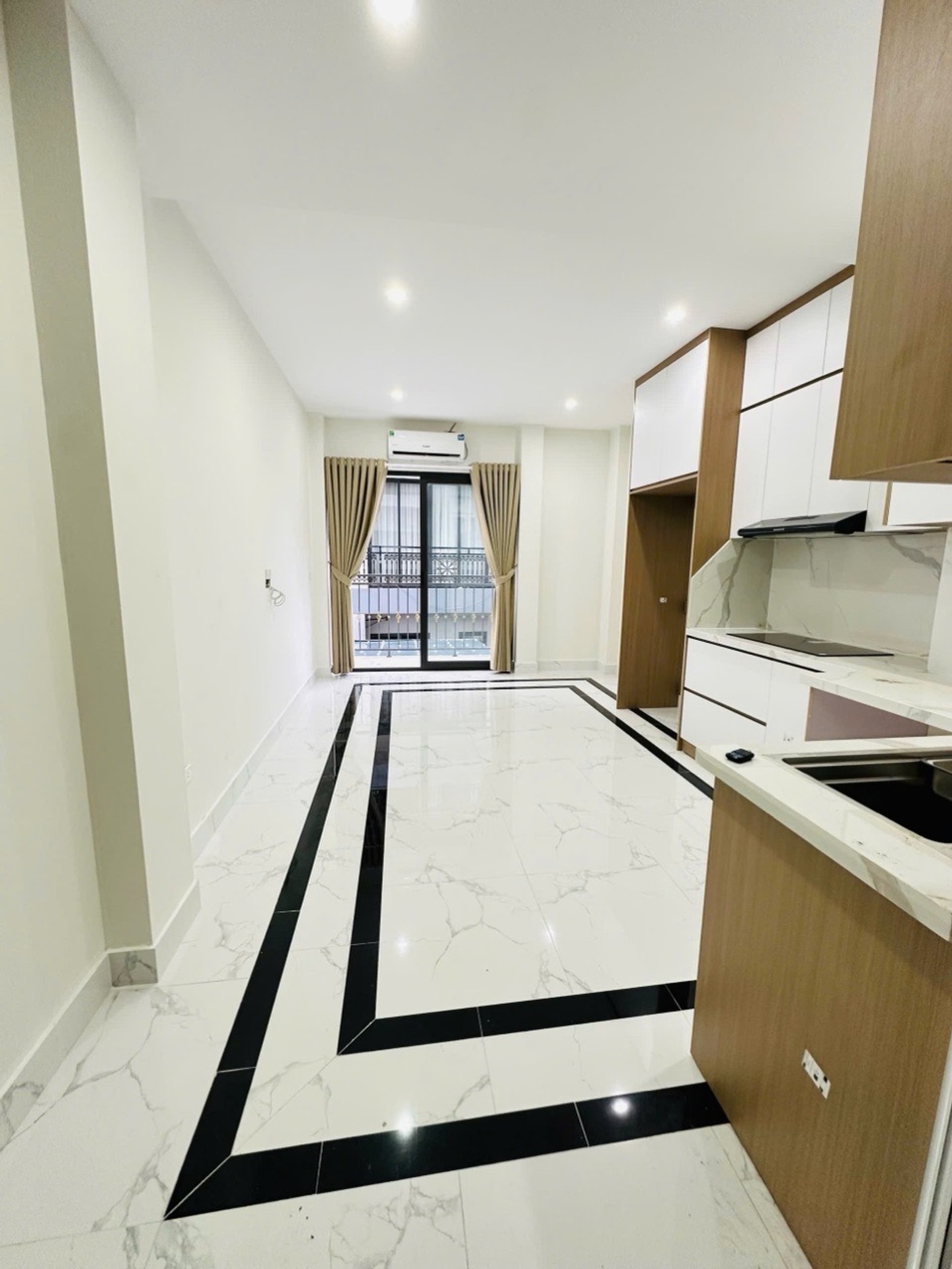 Bán nhà Đặng Xuân Bảng - diện tích 40m2 6 tầng - Lô góc, thang máy - giá 12,2 tỷ