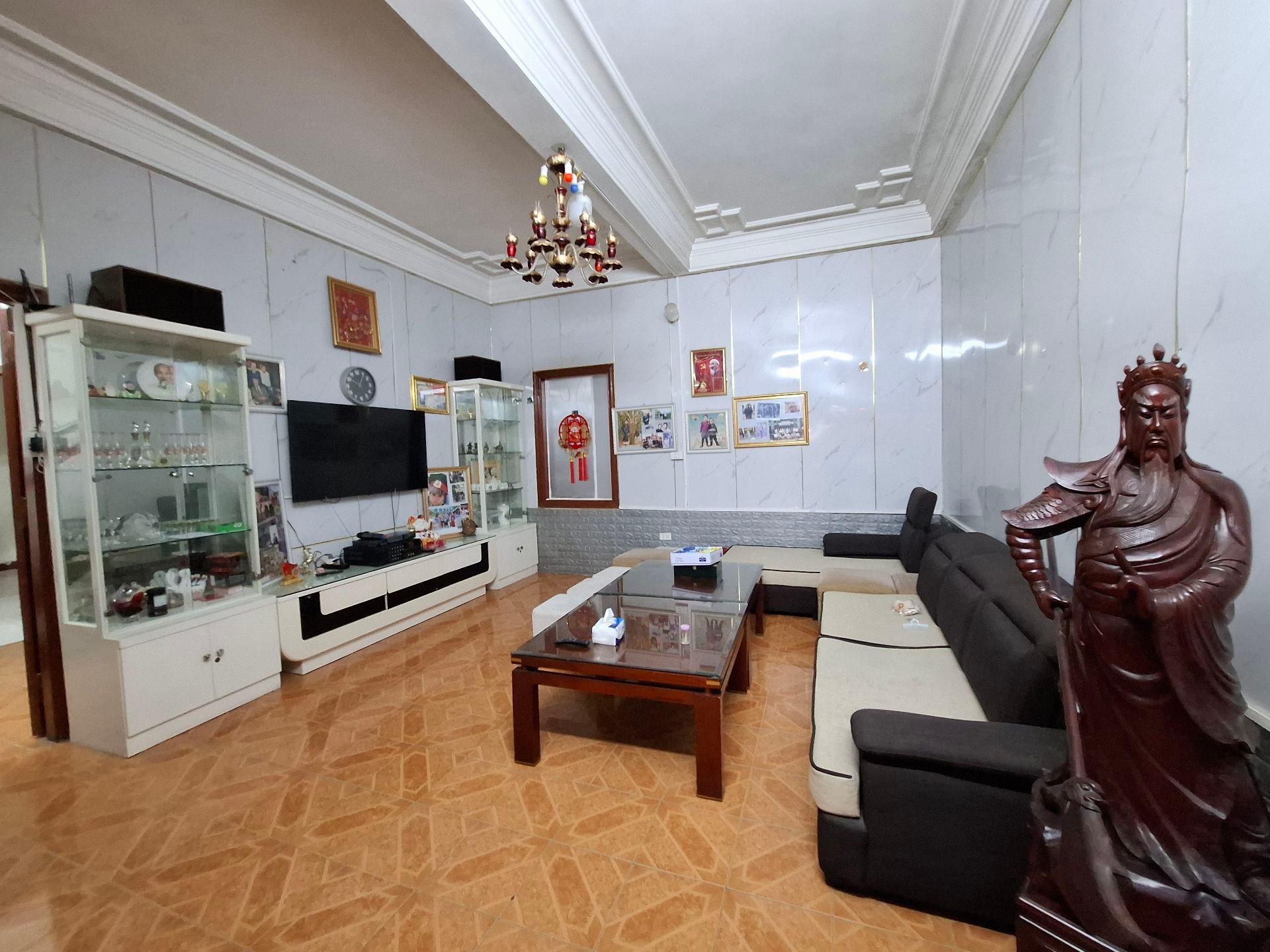 Bán nhà Trương Định - diện tích 289,5m2 2 tầng - Lô góc 2 mặt thoáng - giá 69 tỷ