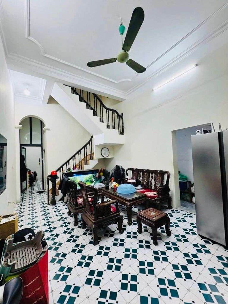Bán nhà Minh Khai - diện tích 97m2 3 tầng - Lô góc, sân rộng - giá 17,9 tỷ