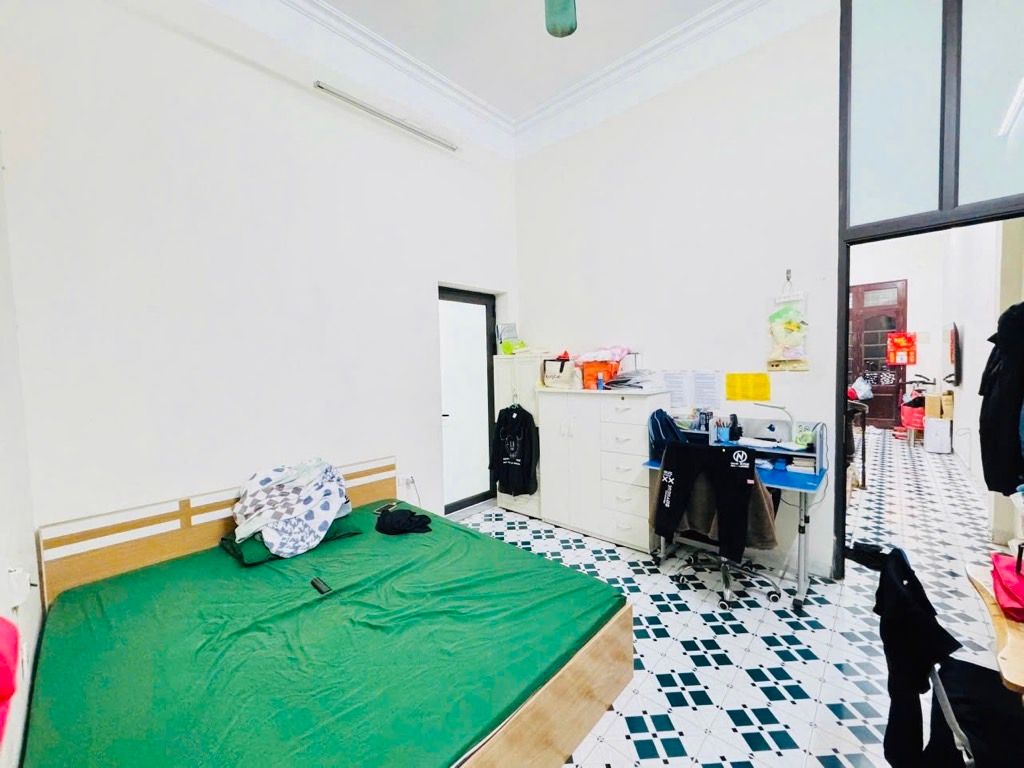 Bán nhà Minh Khai - diện tích 97m2 3 tầng - Lô góc, sân rộng - giá 17,9 tỷ