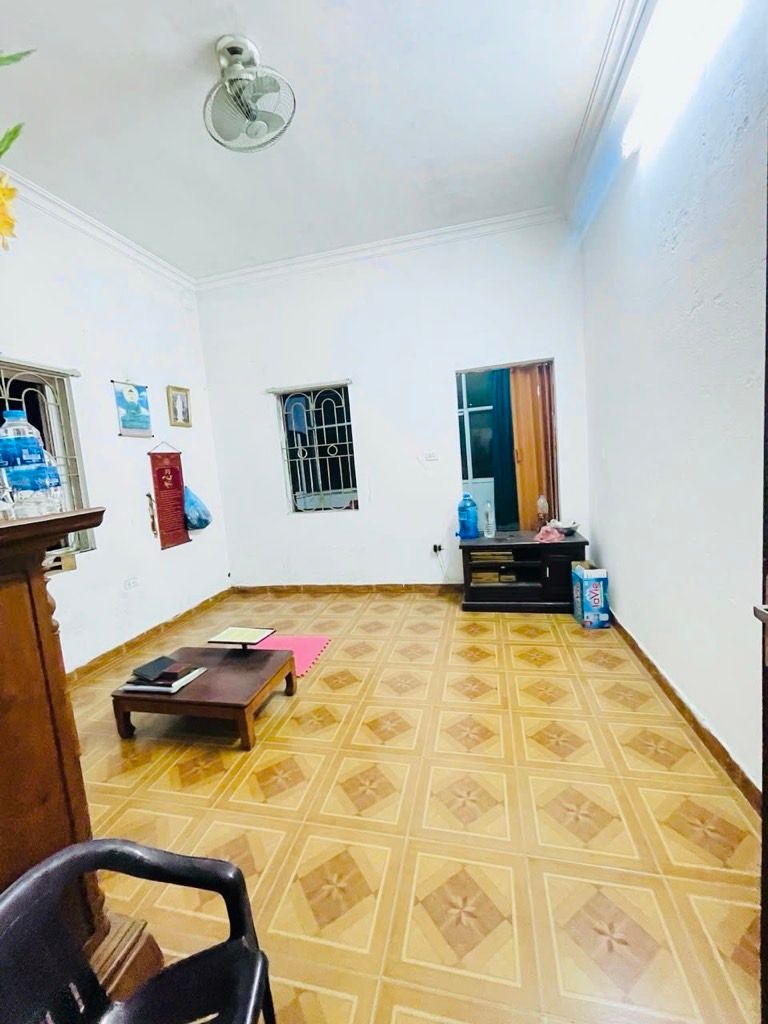 Bán nhà Minh Khai - diện tích 97m2 3 tầng - Lô góc, sân rộng - giá 17,9 tỷ
