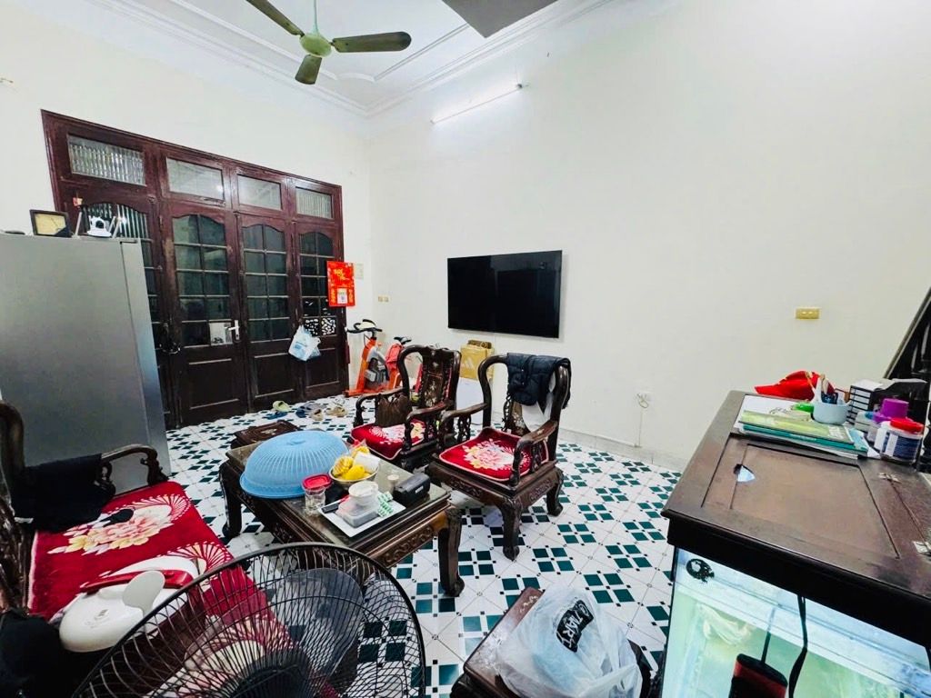 Bán nhà Minh Khai - diện tích 97m2 3 tầng - Lô góc, sân rộng - giá 17,9 tỷ