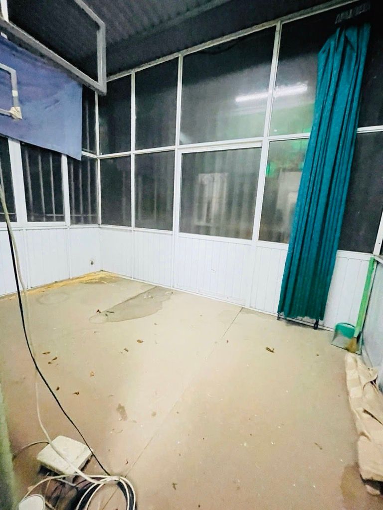 Bán nhà Minh Khai - diện tích 97m2 3 tầng - Lô góc, sân rộng - giá 17,9 tỷ