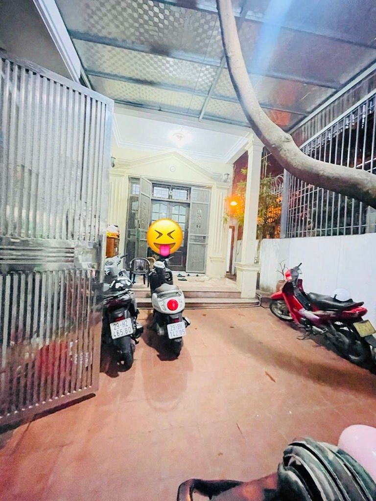 Bán nhà Minh Khai - diện tích 97m2 3 tầng - Lô góc, sân rộng - giá 17,9 tỷ