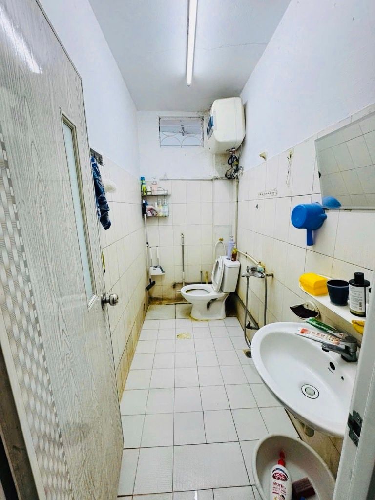 Bán nhà Minh Khai - diện tích 97m2 3 tầng - Lô góc, sân rộng - giá 17,9 tỷ
