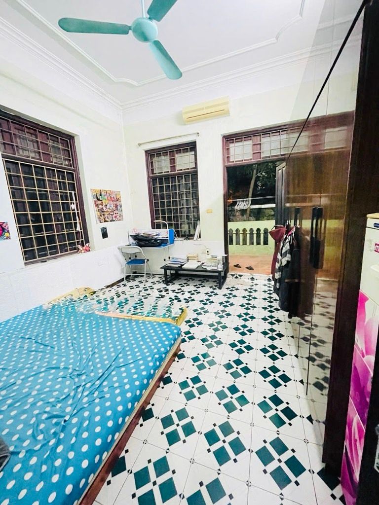 Bán nhà Minh Khai - diện tích 97m2 3 tầng - Lô góc, sân rộng - giá 17,9 tỷ