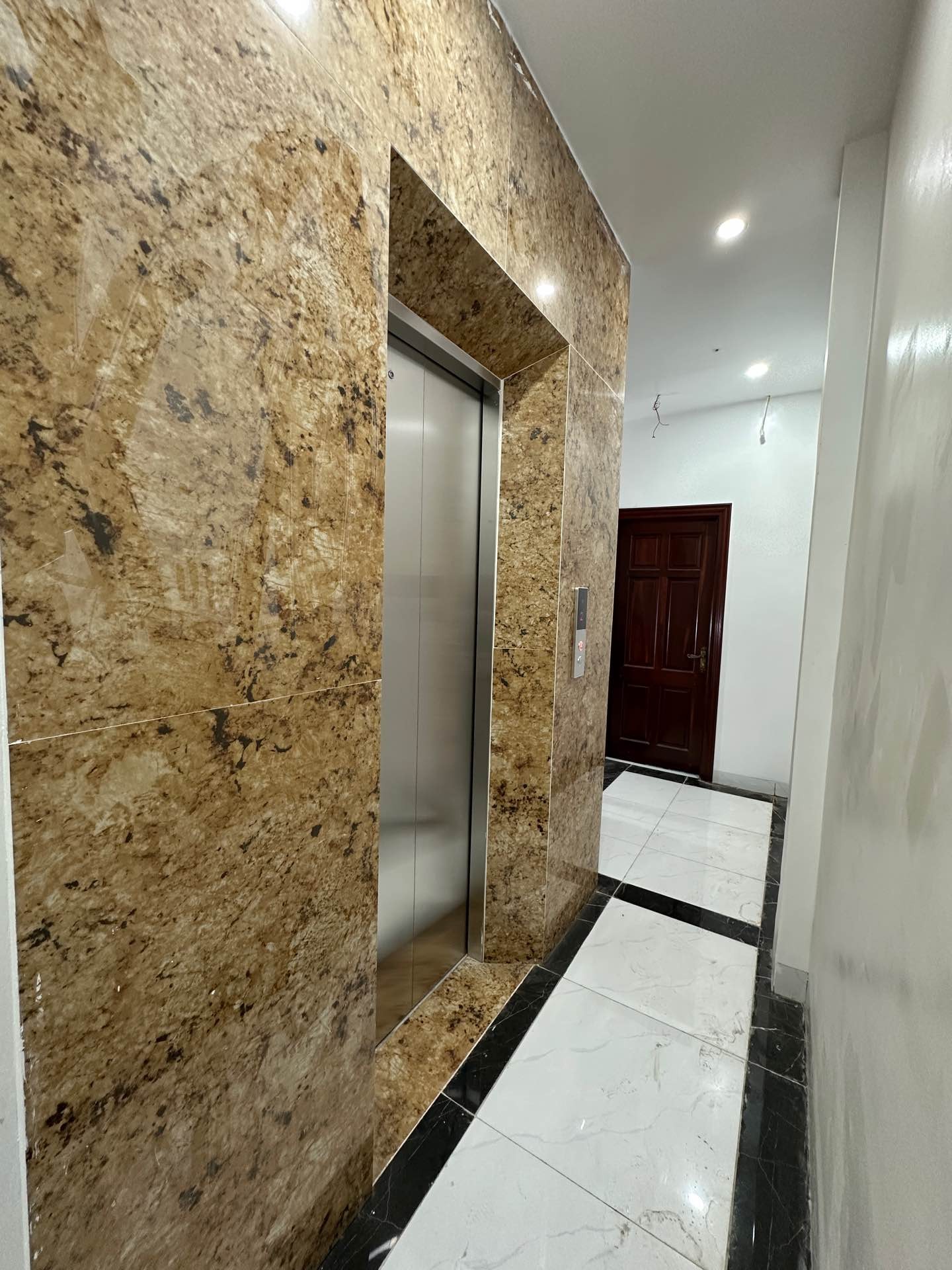 Bán nhà Vĩnh Hưng - diện tích 76m2 5 tầng - Sát mặt phố - giá 17 tỷ
