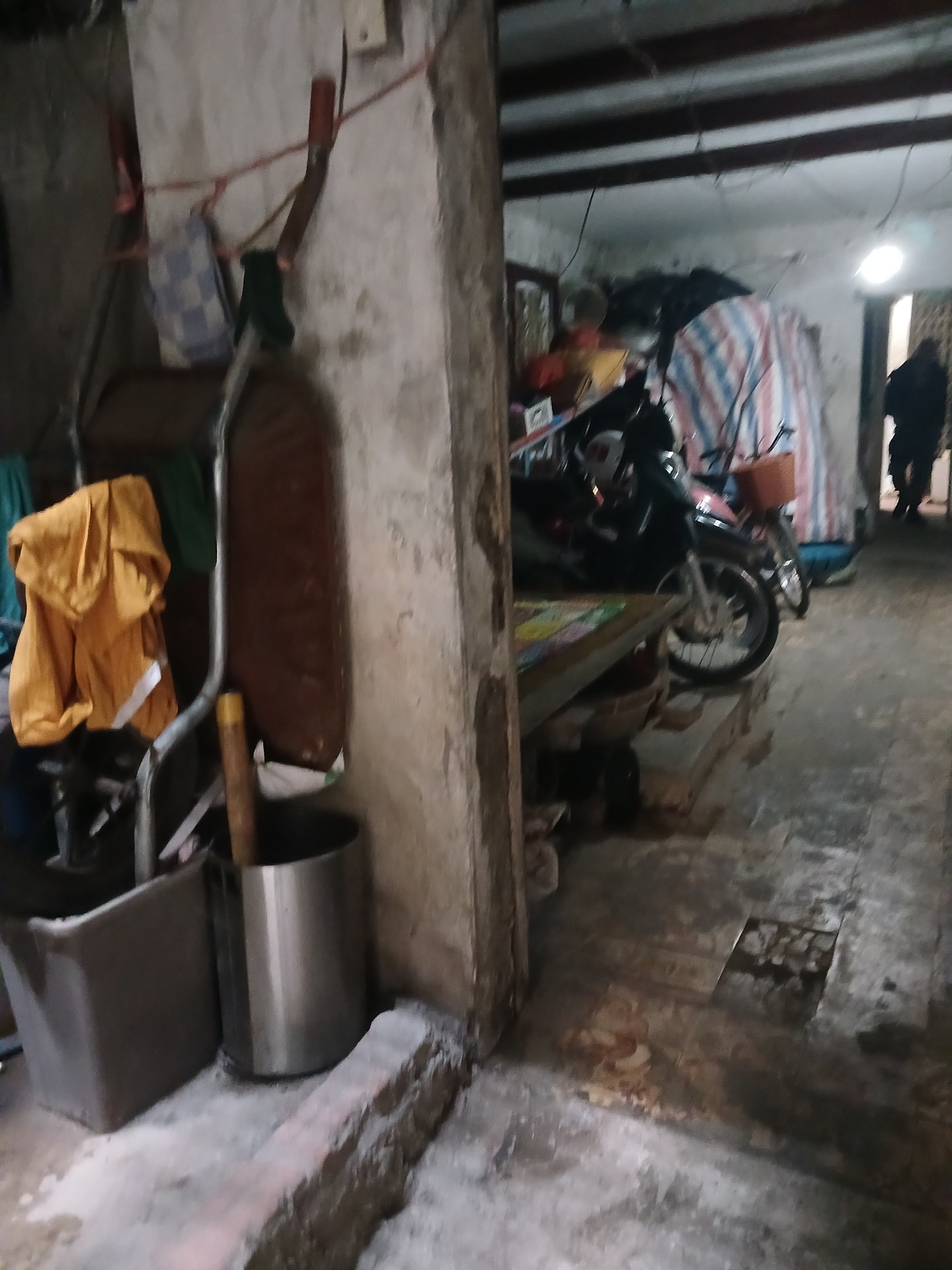 Bán nhà Vân Đồn - diện tích 87.4m2 2 tầng - Ô TÔ TRÁNH - giá 35 tỷ