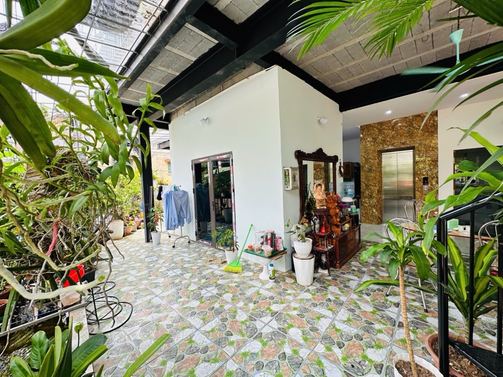 Bán nhà Phạm Ngọc Thạch - diện tích 135m2 3 tầng - Lô góc 3 mặt thoáng - giá 31 tỷ