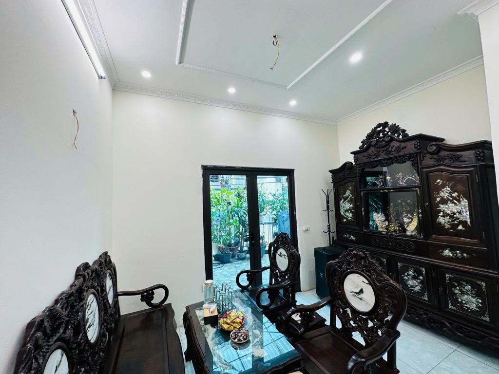 Bán nhà Phạm Ngọc Thạch - diện tích 135m2 3 tầng - Lô góc 3 mặt thoáng - giá 31 tỷ