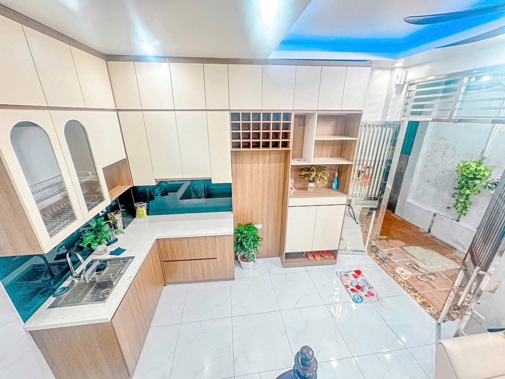 Bán nhà Hoàng Mai - diện tích 30m2 5 tầng - Ô tô vào trong nhà - giá 6,25 tỷ