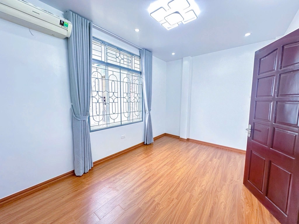 Bán nhà Hoàng Mai - diện tích 30m2 5 tầng - Ô tô vào trong nhà - giá 6,25 tỷ