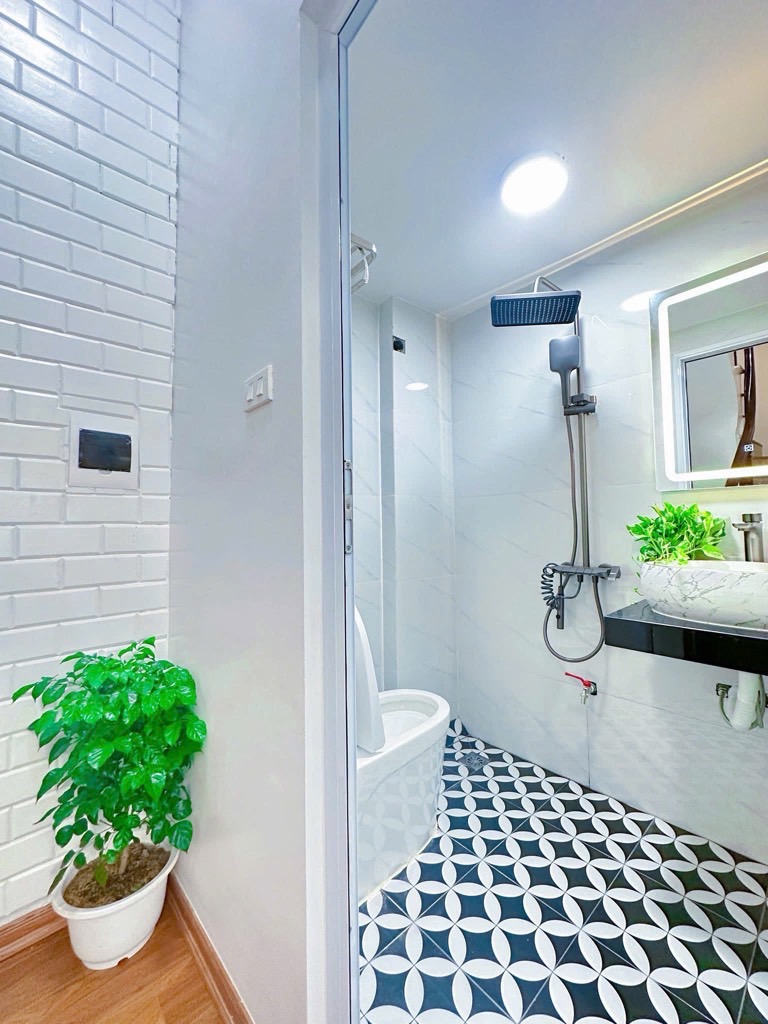 Bán nhà Hoàng Mai - diện tích 30m2 5 tầng - Ô tô vào trong nhà - giá 6,25 tỷ