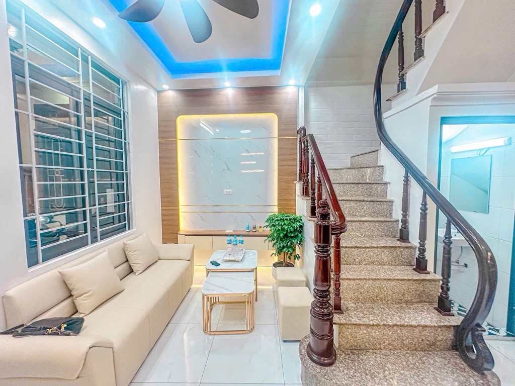 Bán nhà Hoàng Mai - diện tích 30m2 5 tầng - Ô tô vào trong nhà - giá 6,25 tỷ