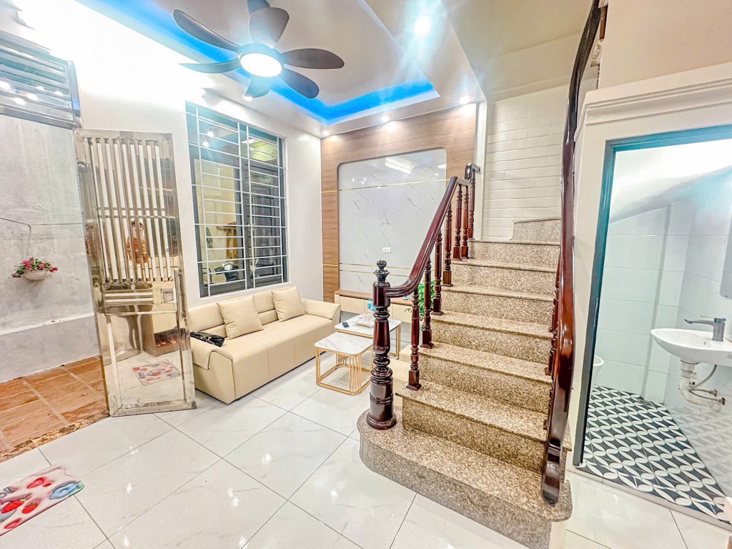 Bán nhà Hoàng Mai - diện tích 30m2 5 tầng - Ô tô vào trong nhà - giá 6,25 tỷ