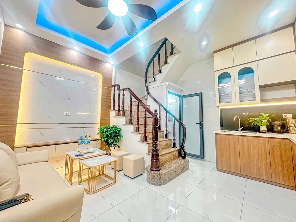 Bán nhà Hoàng Mai - diện tích 30m2 5 tầng - Ô tô vào trong nhà - giá 6,25 tỷ