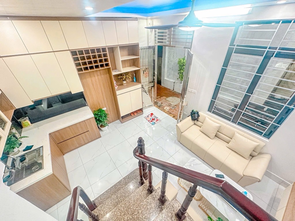 Bán nhà Hoàng Mai - diện tích 30m2 5 tầng - Ô tô vào trong nhà - giá 6,25 tỷ