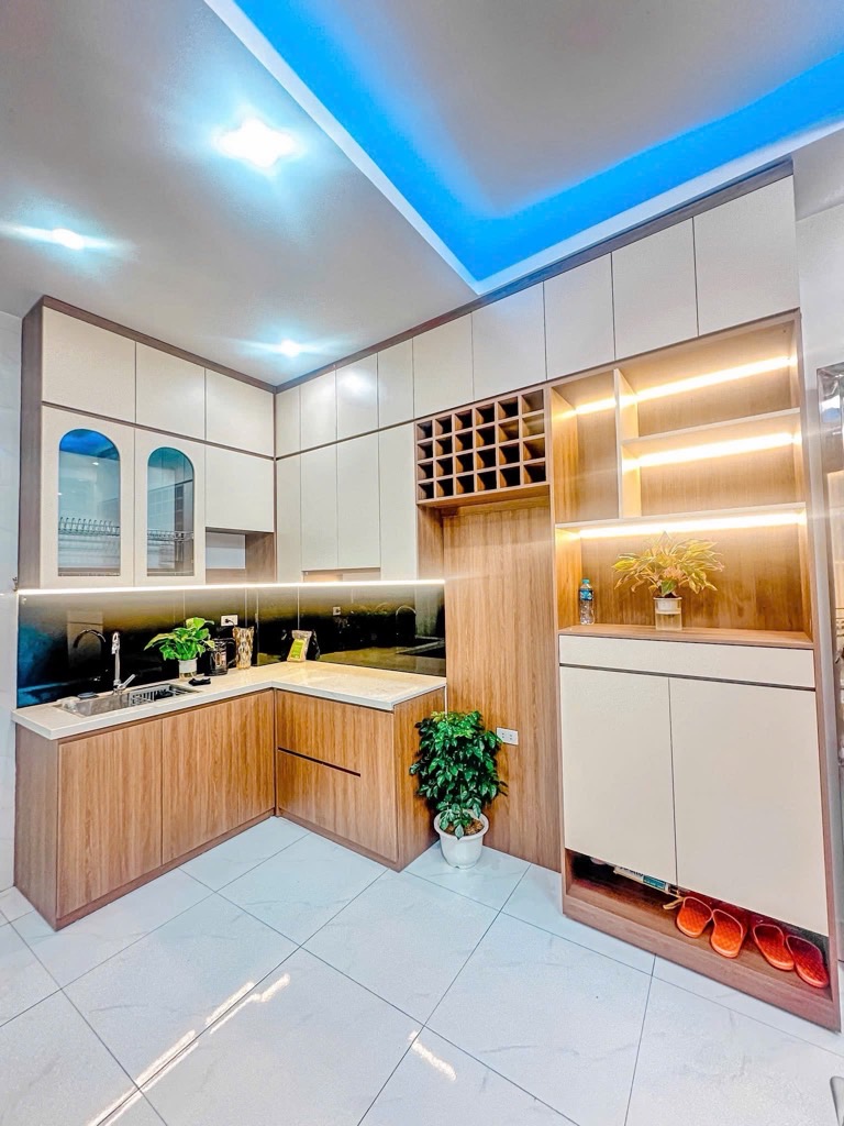 Bán nhà Hoàng Mai - diện tích 30m2 5 tầng - Ô tô vào trong nhà - giá 6,25 tỷ