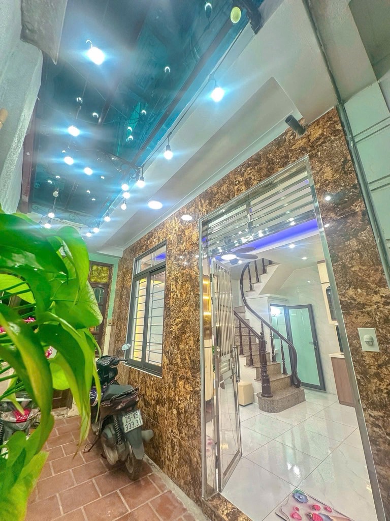 Bán nhà Hoàng Mai - diện tích 30m2 5 tầng - Ô tô vào trong nhà - giá 6,25 tỷ