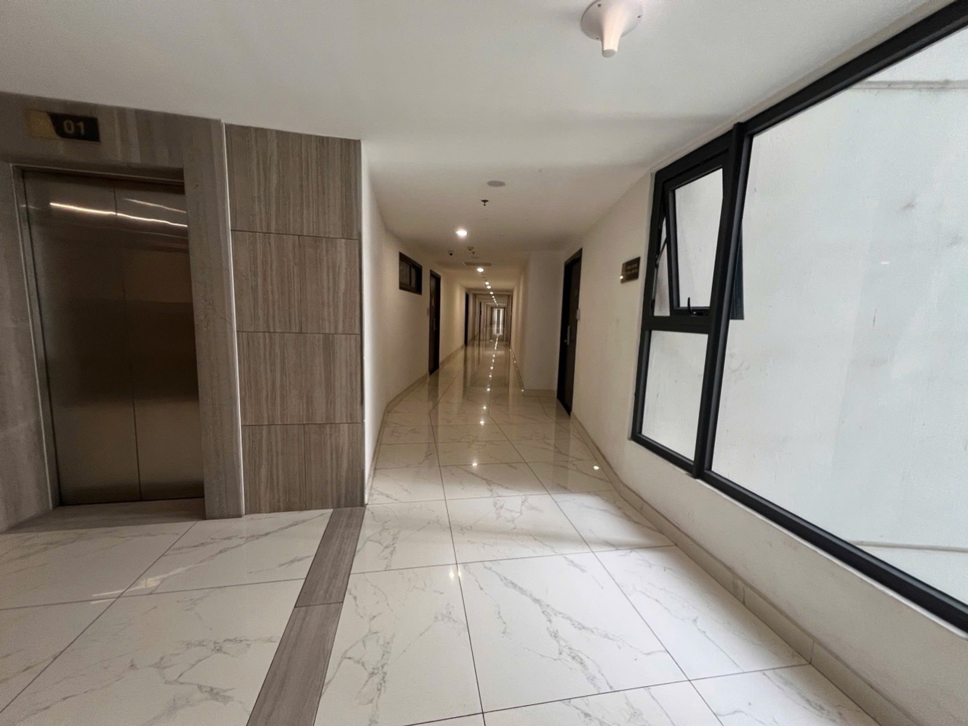 Bán nhà Minh Khai - diện tích 98m2 7 tầng - Căn hộ cao cấp - giá 13,9 tỷ